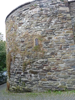 gut erhaltener Teil der mittelalterlichen Stadtmauer