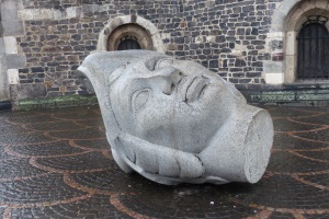 Skulptur vor dem Münster