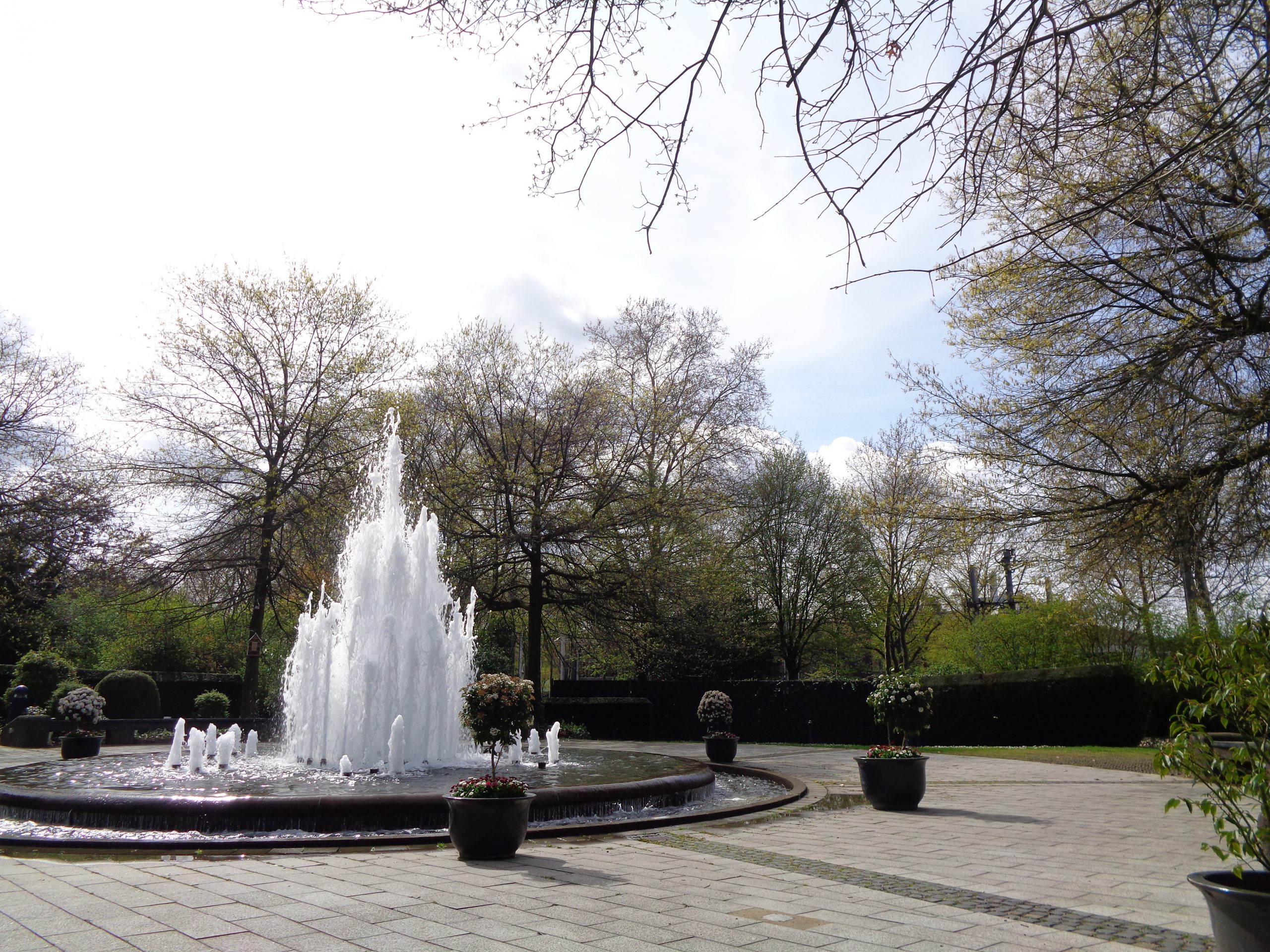 vor dem Maritim-Hotei